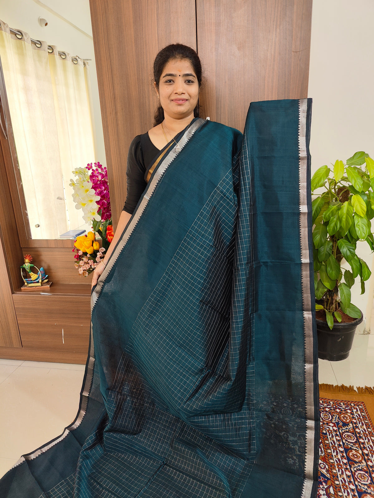 Handwoven Mangalagiri Pattu Saree with Beautiful  Small Checks - Peacock Green