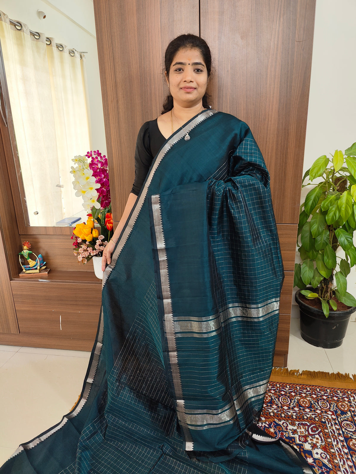 Handwoven Mangalagiri Pattu Saree with Beautiful  Small Checks - Peacock Green