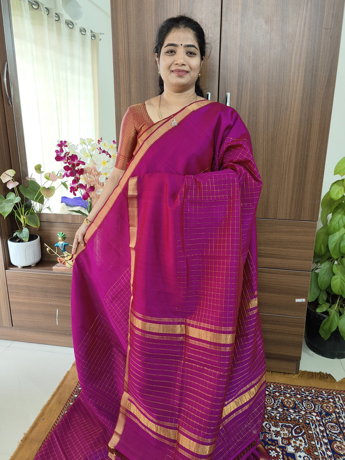 Handwoven Mangalagiri Pattu Saree with Beautiful  Small Checks - Magenta