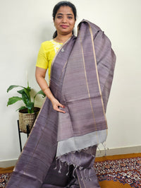 𝐏𝐫𝐞-𝐛𝐨𝐨𝐤𝐢𝐧𝐠 𝐀𝐯𝐚𝐢𝐥𝐚𝐛𝐥𝐞 𝟐𝟎 𝐝𝐚𝐲𝐬 𝐃𝐢𝐬𝐩𝐚𝐭𝐜𝐡 𝐓𝐢𝐦𝐞 Soft Semi Tussar with Zari Weaving Saree - Metalic Grey