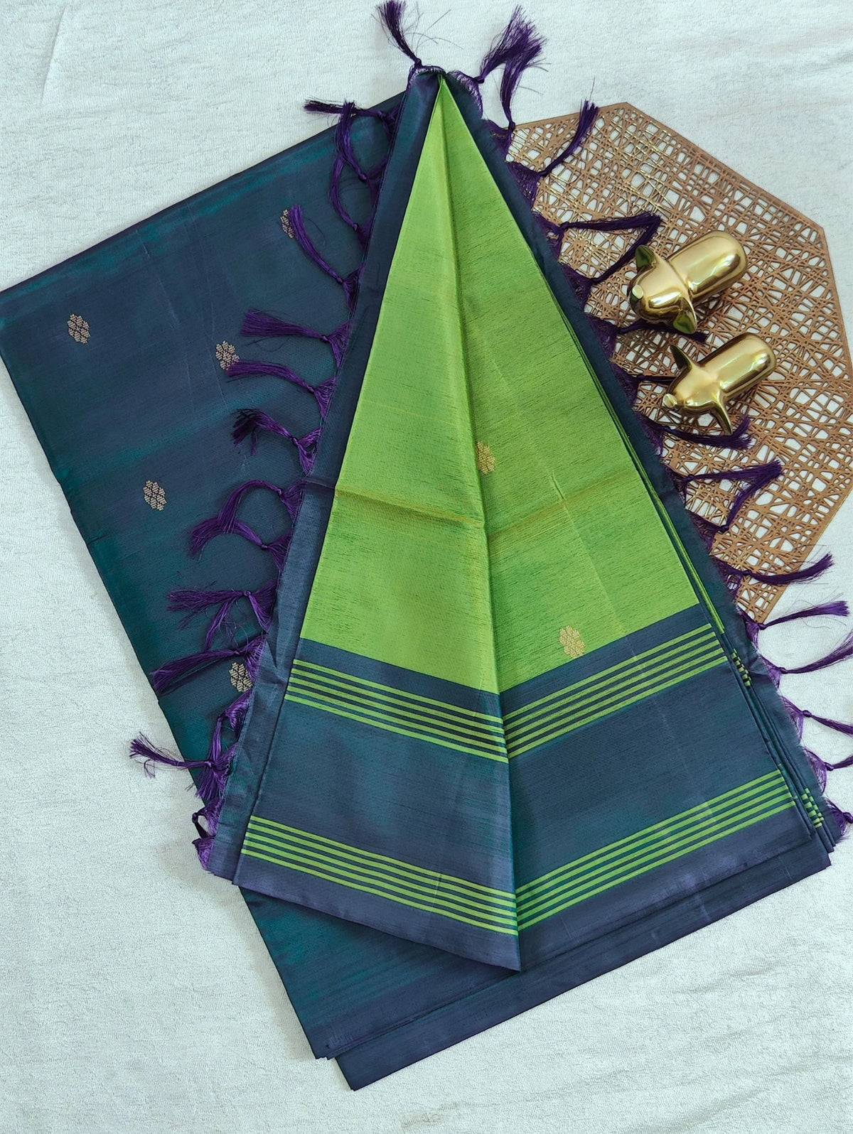 Chinnalampattu Saree - Green with Peacock Greenish Blue