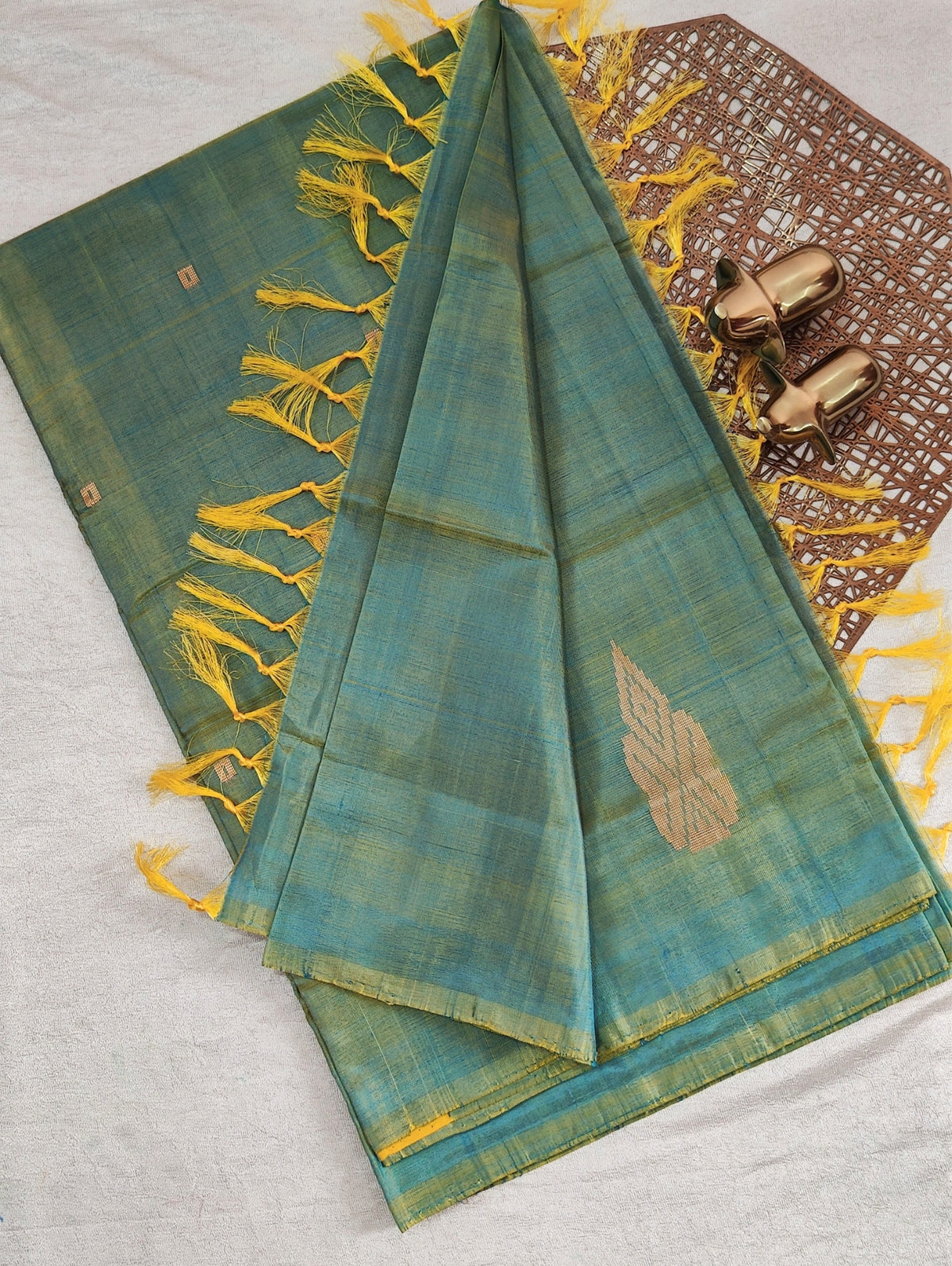 Chinnalampattu Saree - Dual Shade Of Yellowish Green