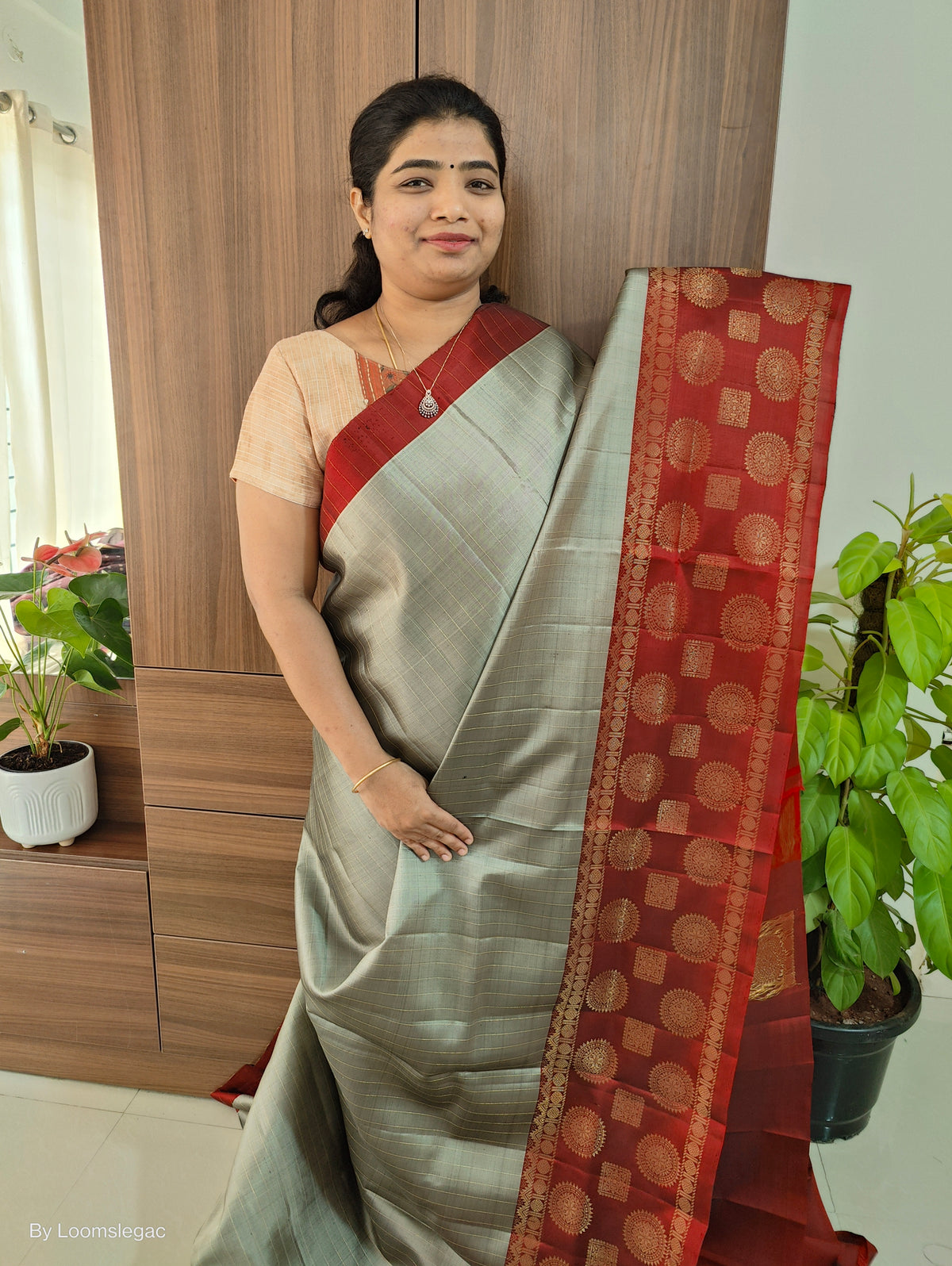 Pure Handloom Kanjivaram Pattern Soft Silk Saree - Grey with Maroon