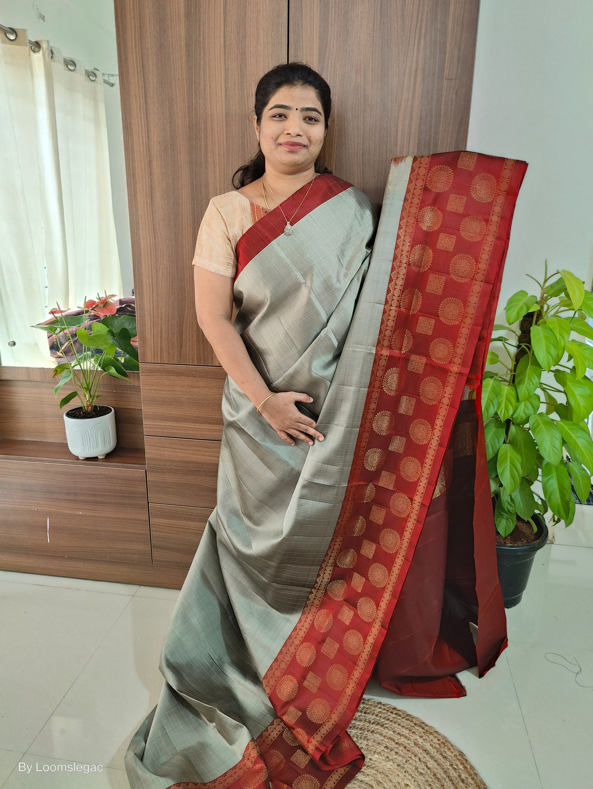 Pure Handloom Kanjivaram Pattern Soft Silk Saree - Grey with Maroon