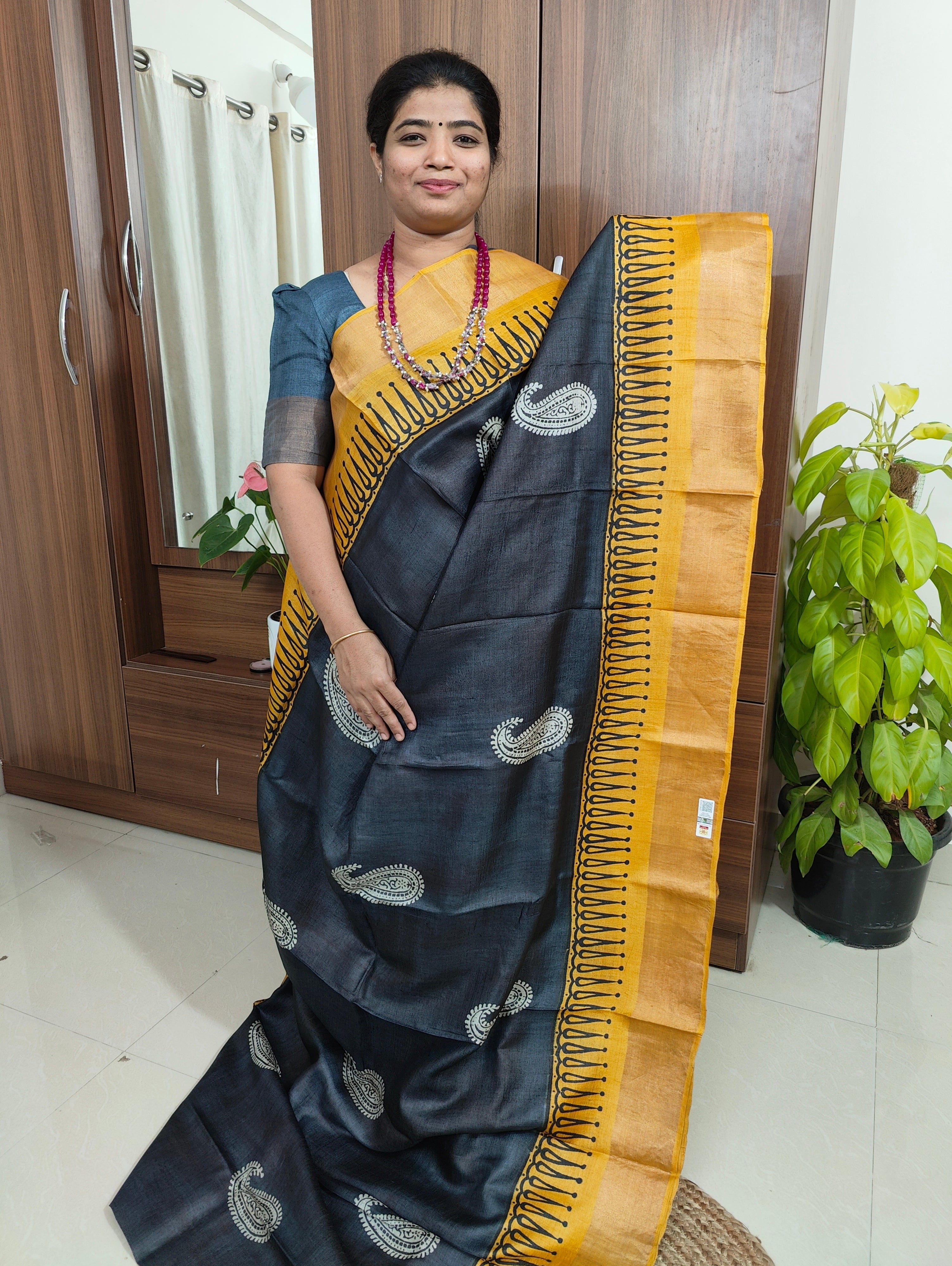 Maheshwari Silk by Cotton Saree with Yellow and Black Stripes – Nivedita  Fashions